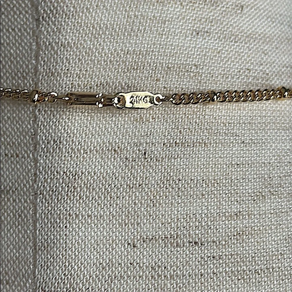 VANESSA MOONEY THE TRIANGLE DIAMOND NECKLACE